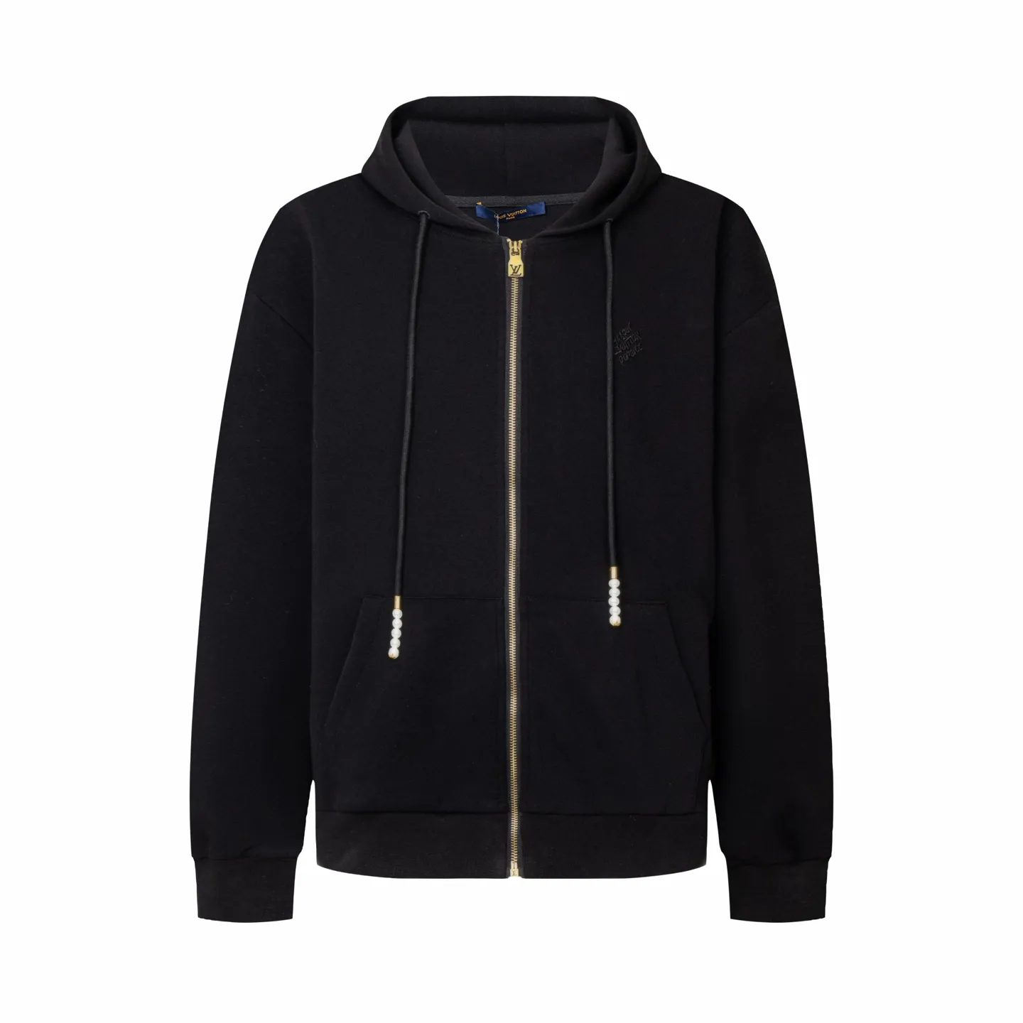 🅿️480 1v Logo Embroidered Pearl Pendant Hooded Jacket (Black) Original purchase and development of 12,000 yuan. The fabric is made of 36S 400g double yarn double-sided fabric, with 32S 320g double yarn thread. The double yarn double-sided fabric has high quality and delicate feel. This fabric is usually made by winding two yarns, which adds drape and texture to the fabric. It has good breathability and moisture absorption, can effectively wick away sweat, and keep the body dry and comfortable. Marque L Uuitton deposee embroidery on the chest, simple letter pattern embellishment on the chest, and the letter size spacing effect is consistent. Using linen embroidery thread combined with encrypted processing, the embroidery body has a subtle matte visual texture; the embroidery effect is three-dimensional and full. The smaller the embroidery, the more sophisticated and demanding it is. The embroidery thread is made of imported material, which is more flexible and glossy than ordinary embroidery thread; the stitches are clear and smooth, and have a three-dimensional texture effect. The end of the drawstring is embellished with beads, and the zipper front is decorated with beaded Monogram flowers. The entire line has exclusive original developed pearl series accessories, and customized imported pearls of the same size are paired with new lettering metal compositions. String the pearls together according to a certain order and rules, choose high-quality pearls, the beading craftsmanship is fine, the material is safe and harmless, and the pearl beads add highlights. Size:S-M-L-XL